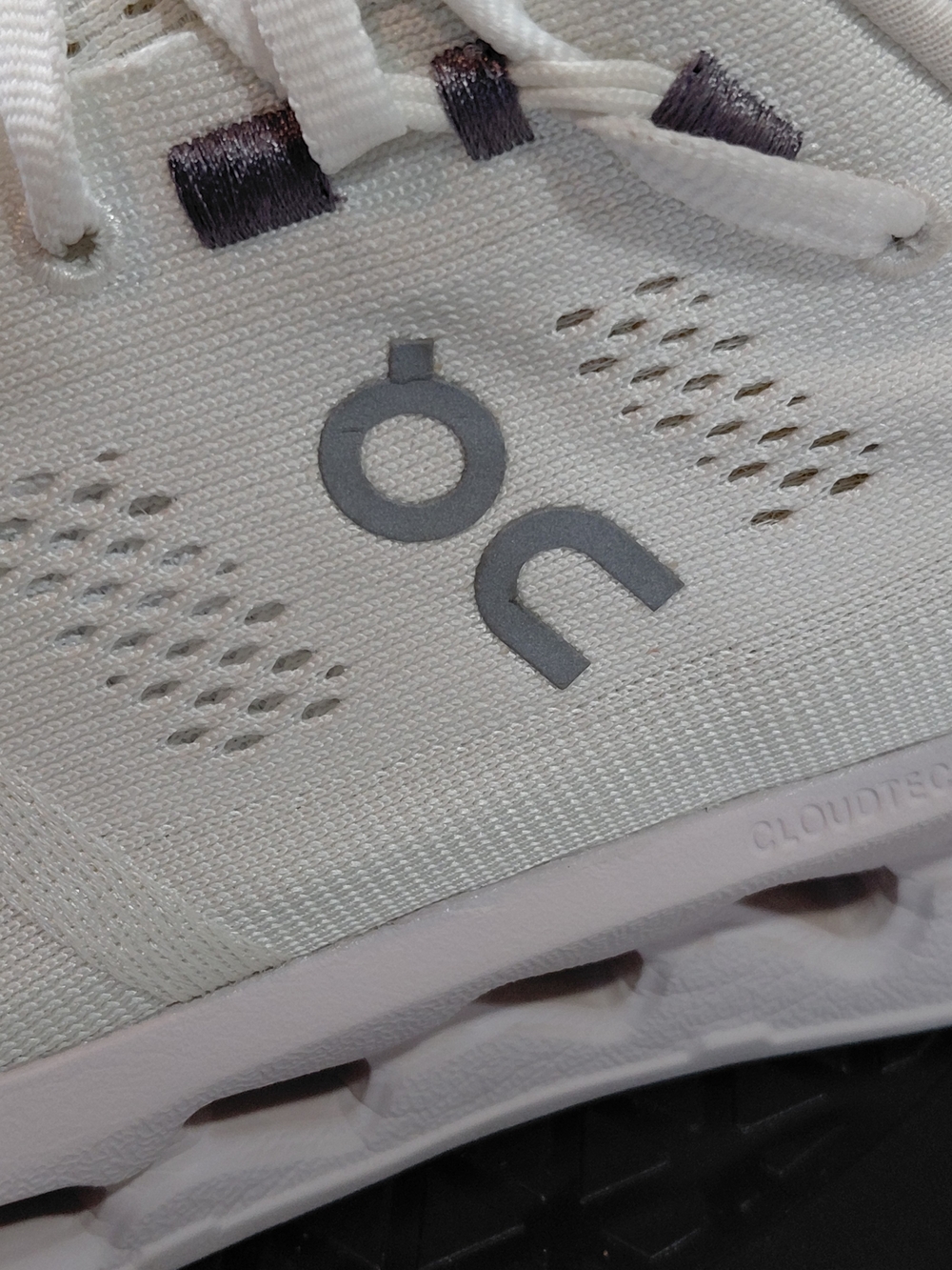 On Cloud Surfer 2 Womens Running Shoes White Ivory SIZE 10 - Picture 2 of 15